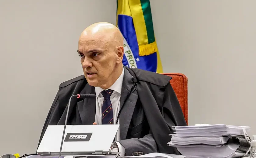 Moraes manda comunicar TSE sobre inelegibilidade de Bolsonaro