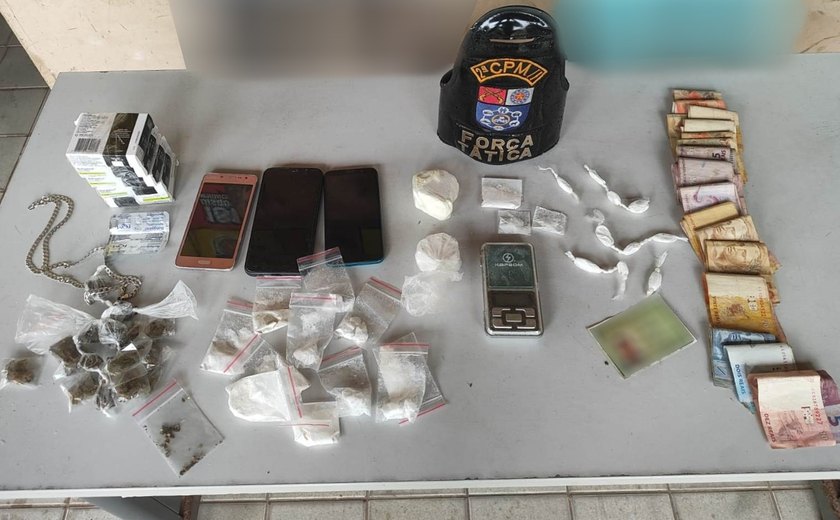 Polícia Militar flagra dupla com drogas em Riacho Doce