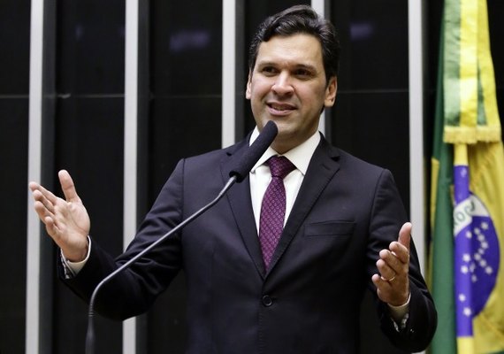 Governo apoia relatório de deputado alagoano