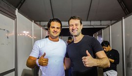 Daniel Barbosa e Breno Albuquerque caminham juntos no São João de Arapiraca