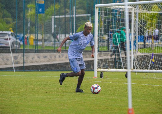 Sem Gabriel, CSA faz último treino
