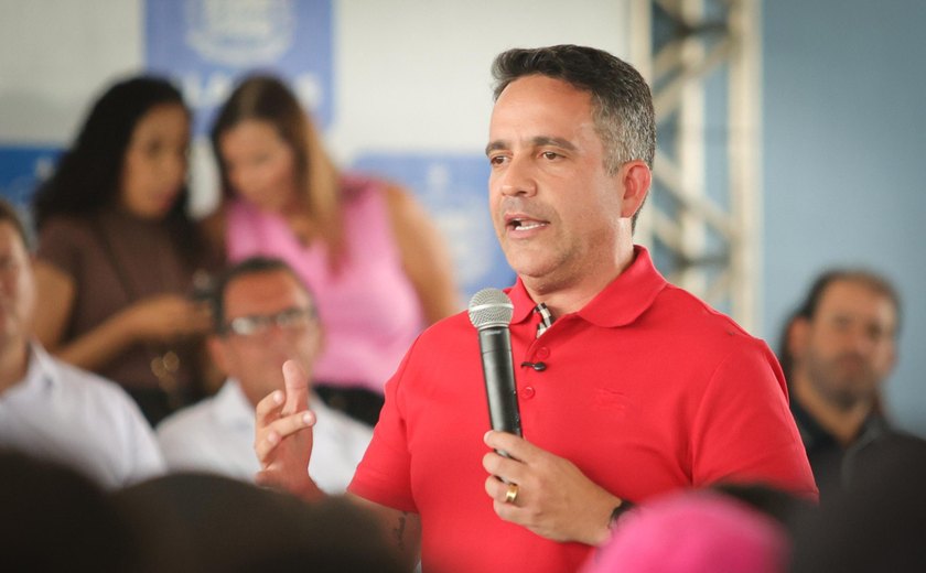 Governo paga R$ 412 milhões aos professores e acelera recorde de obras em Alagoas