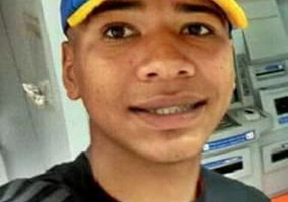 Jovem é morto a golpes de faca dentro de bar