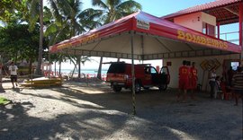 Casal é resgatado pelo Corpo de Bombeiros na Praia do Francês