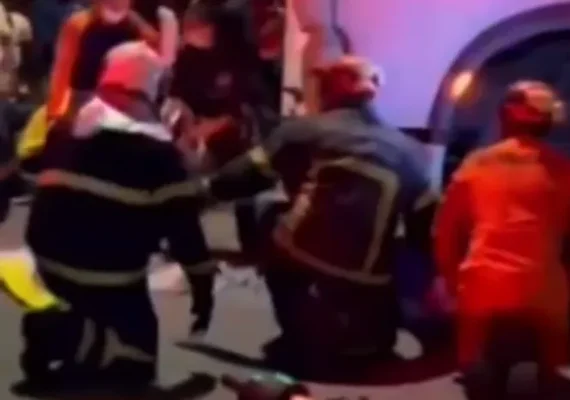 Ciclista é resgatada após ficar presa sob caminhão em Maceió