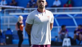 CRB confirma saída de Felipe Lucena da comissão técnica