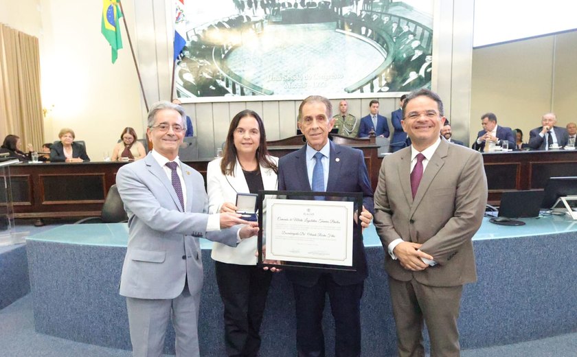 Assembleia concede Comenda Tavares Bastos ao desembargador Orlando Rocha Filho