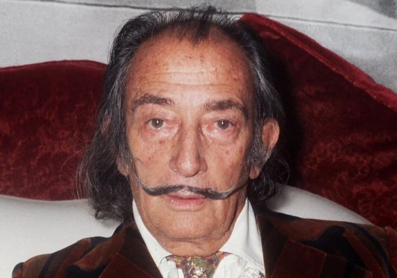 Exumação de Salvador Dalí revela bigode intacto do pintor surrealista
