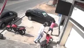 Dupla em motocicleta assalta loja recém-inaugurada no bairro Santa Amélia, em Maceió
