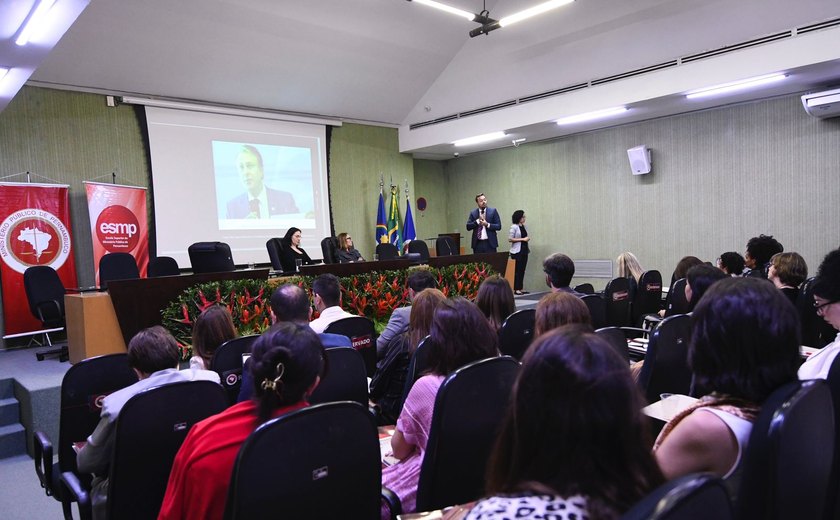 MP/AL debate políticas na área da educação em evento nacional