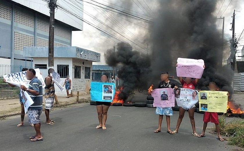 Familiares de vítimas de sequestro em Satuba protestam em Maceió