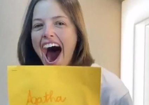 Atriz Agatha Moreira enlouquece ao receber o final de Jô em 'A Dona do Pedaço'
