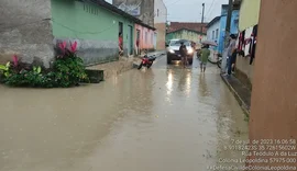 Rio Jacuípe transborda e deixa ruas de Jacuípe, Colônia Leopoldina e Ibateguara alagadas