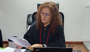 Irmã de Mikaele passa mal durante júri de Albino Santos, em Maceió