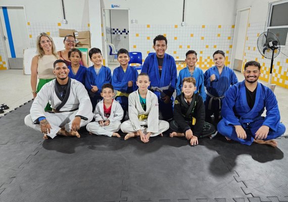 Projeto voluntário de jiu-jitsu muda vida de alunos de escola pública