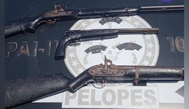 PM apreende armas e recupera veículo roubado