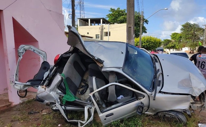 Uma pessoa morre e três ficam feridas após condutor perder controle de veículo