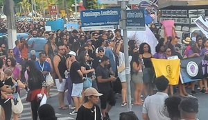 Mulheres protestam na Pajuçara contra o feminicídio e a violência de gênero