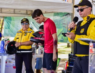 DMTT participa de ação do Abril Verde com simulação de sinistro e orientação sobre uso de capacete