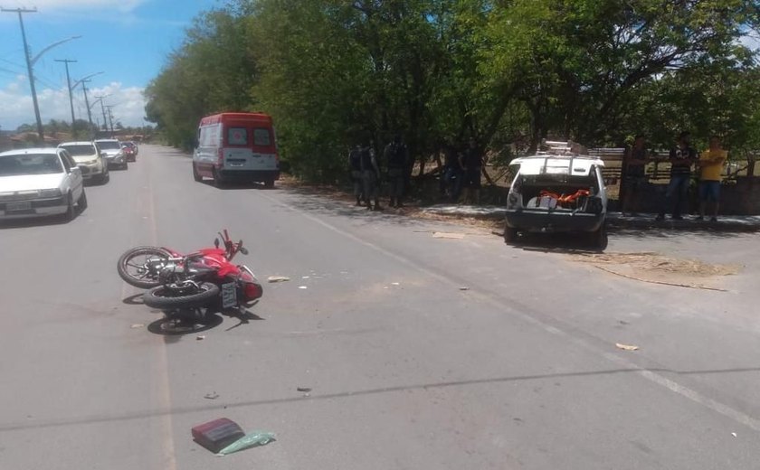 Moto e carro se envolvem em acidente na AL-215 em Marechal Deodoro