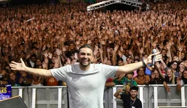 Luau com Cristo reúne milhares de fiéis em Maceió com show emocionante de Mano Walter