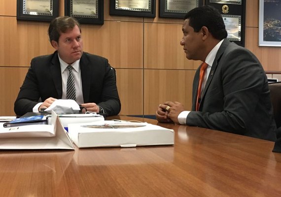 Ministro anuncia investimento de R$ 1,2 milhão para rede de educação pública de Palmeira