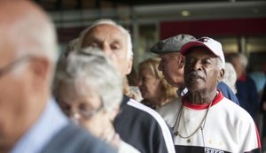 Pesquisa revela que 43% dos idosos respondem pelo sustento da casa