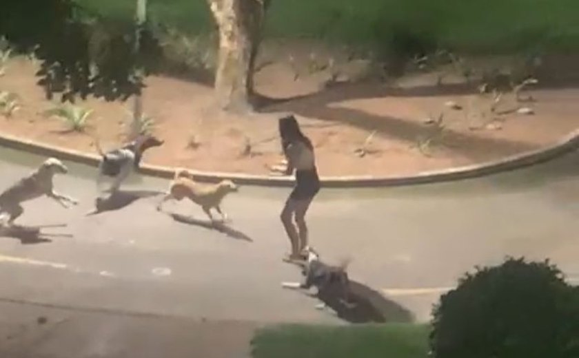 Jovem é atacada por cães de rua enquanto fazia caminhada em praça de Arapiraca
