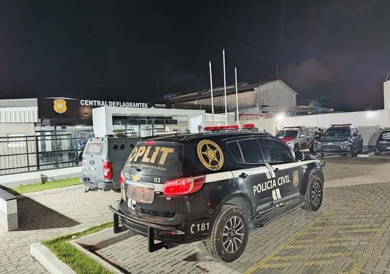 Oplit prende dois suspeitos de furtar autoescola