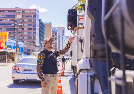 DMTT realiza Operação Fluidez e faz 44 autuações de veículos acima de 5T