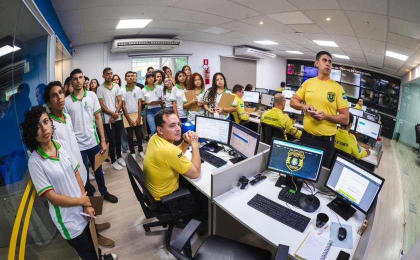 Alunos do curso de Logística do Ifal realizam visita técnica à sede do DMTT