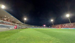 Secretaria de Esportes entrega novo sistema de iluminação do Estádio Rei Pelé