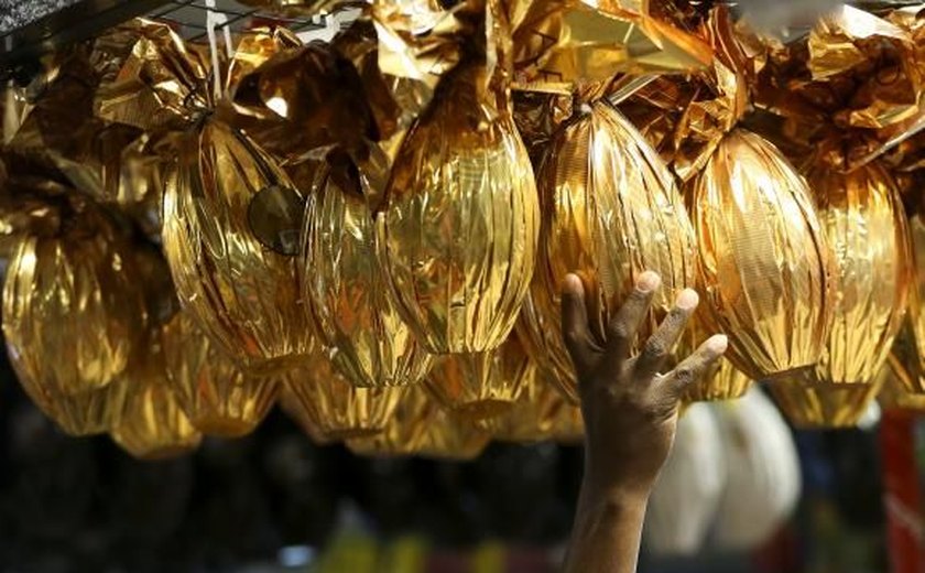 Chocolates caseiros e barras substituem ovos e barateiam Páscoa