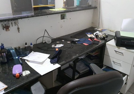 Escola de ensino básico no Pinheiro é arrombada