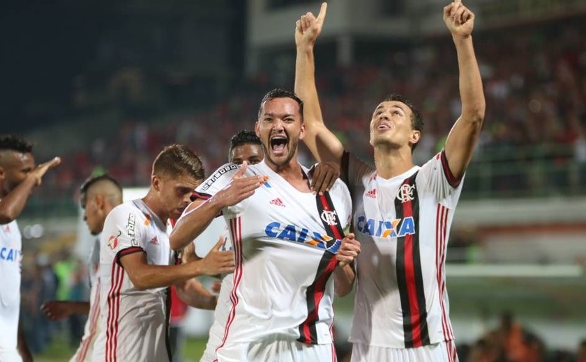 Flamengo estreia Conca e bate Ponte Preta na inauguração de estádio