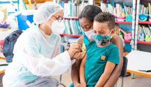 Confira novo calendário de vacinação contra Covid-19 nas escolas da rede municipal