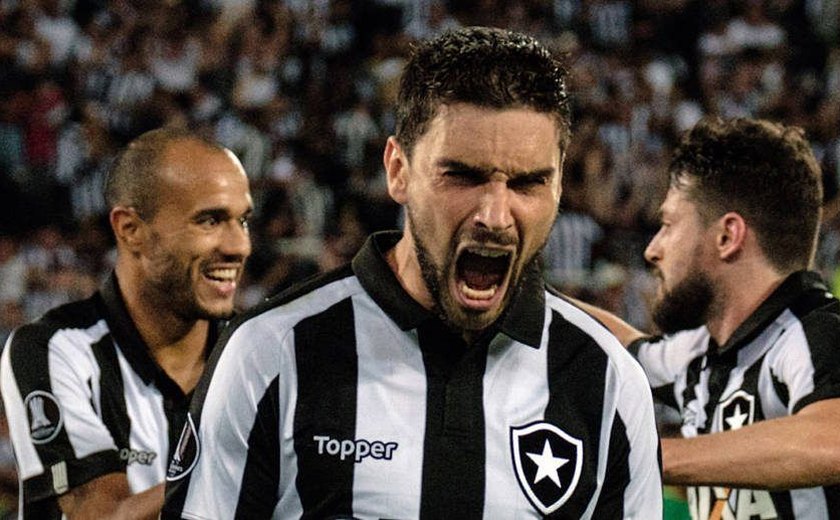 Botafogo vence no Rio e despacha Atlético Nacional