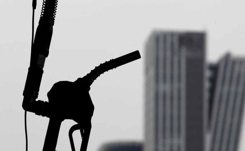 Preços do petróleo sobem para máxima de 5 meses por dólar fraco
