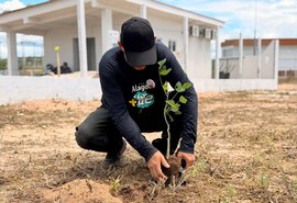 TJAL e órgãos parceiros aliam reflorestamento e educação ambiental em ação no Sertão alagoano