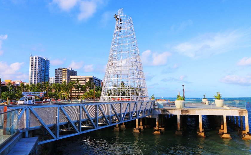 Poder Judiciário suspende provisoriamente instalação de árvore de Natal no  Marco dos Corais 