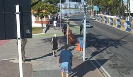 Câmeras de totem da Prefeitura de Maceió registram atropelamento na Ponta Verde