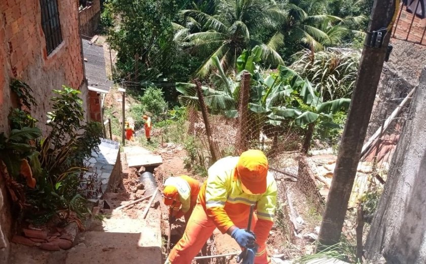 Vias de Maceió recebem serviços de desobstrução de galerias