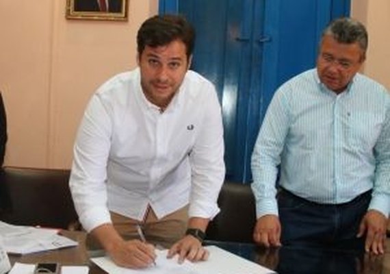 Prefeito de Marechal anuncia redução de mais de R$ 7 mi em cargos comissionados