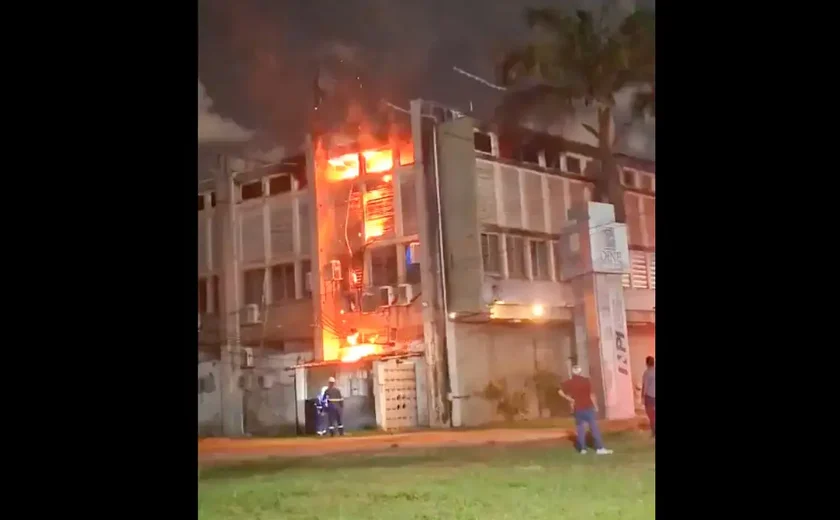 PF vai investigar incêndio na Universidade Federal de Pernambuco