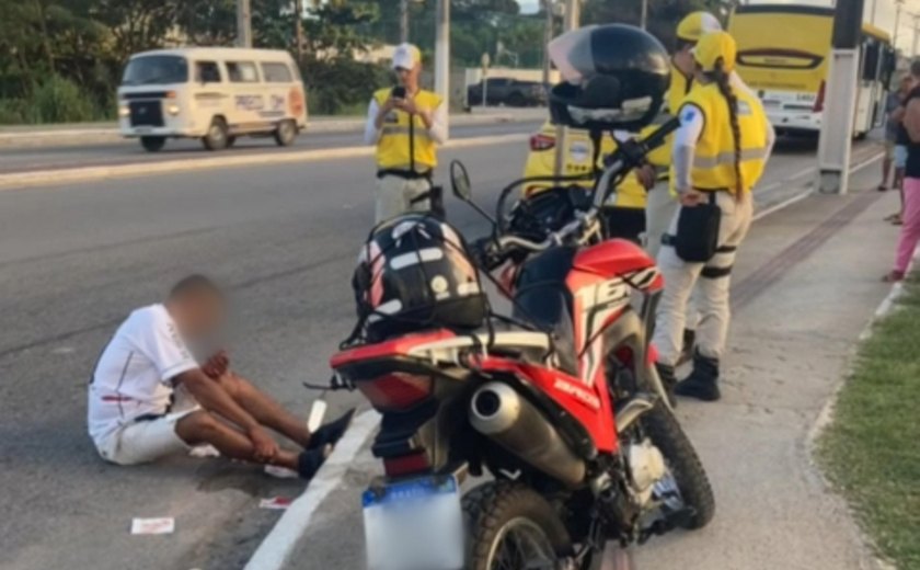 Ronda no Bairro e Samu prestam socorro à vítima de acidente na AL-101 Norte