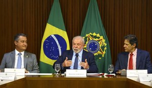 'Não podemos ficar chorando o dinheiro que falta', diz Lula