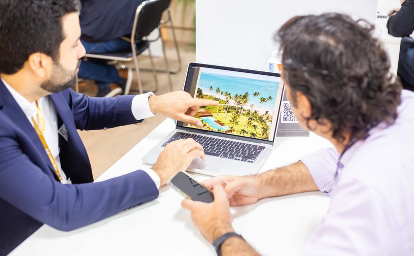 Alagoas aposta no turismo de luxo para ampliar conexões internacionais em feira em São Paulo