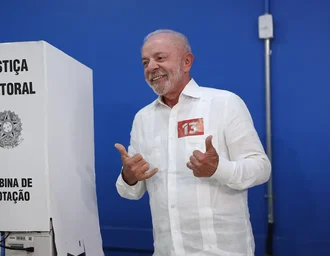 Lula vota e enaltece mobilização popular: 'nunca vi nada igual'