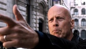 Bruce Willis faz justiça com as próprias mãos em primeiro trailer de 'Desejo de Matar'