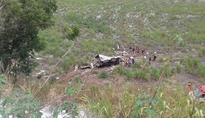 Acidente entre dois caminhões deixa um morto e dois feridos